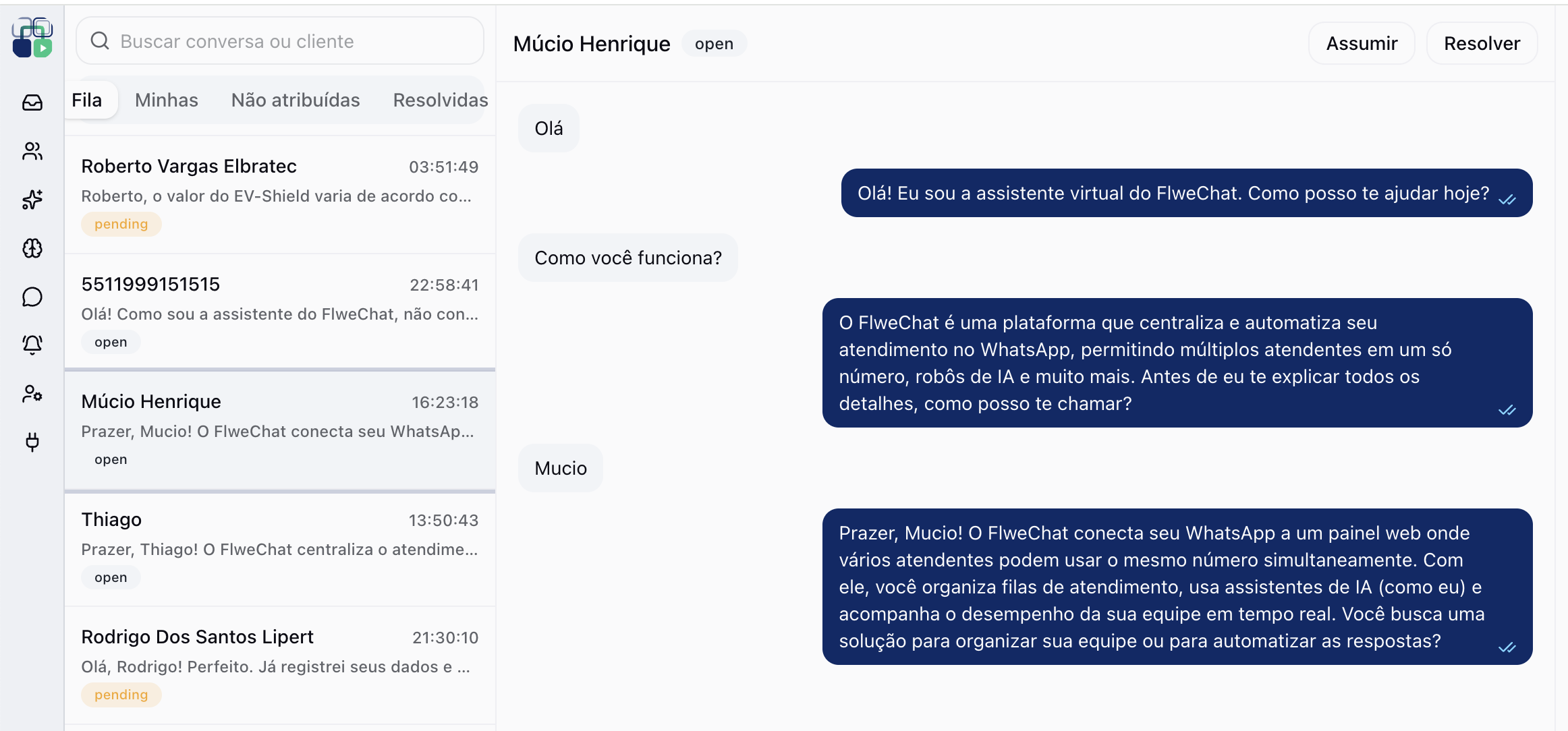 Inbox do FlweChat com filas e conversa aberta